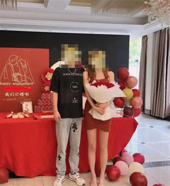 当事人发布订婚照被造谣。图片来源/网络截图
