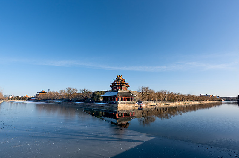 冬天蓝天下的故宫角楼图片下载