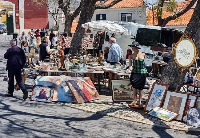 Feira da Ladra market Alfama