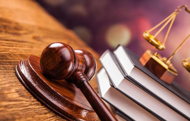 为争亡父抚恤金 同胞兄妹对簿公堂 法官说孝老敬亲