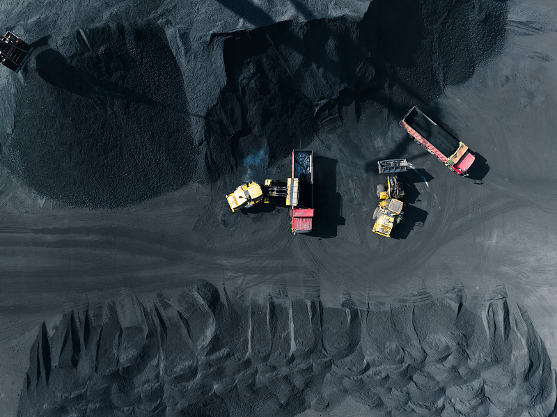 卡车正在装煤图片下载