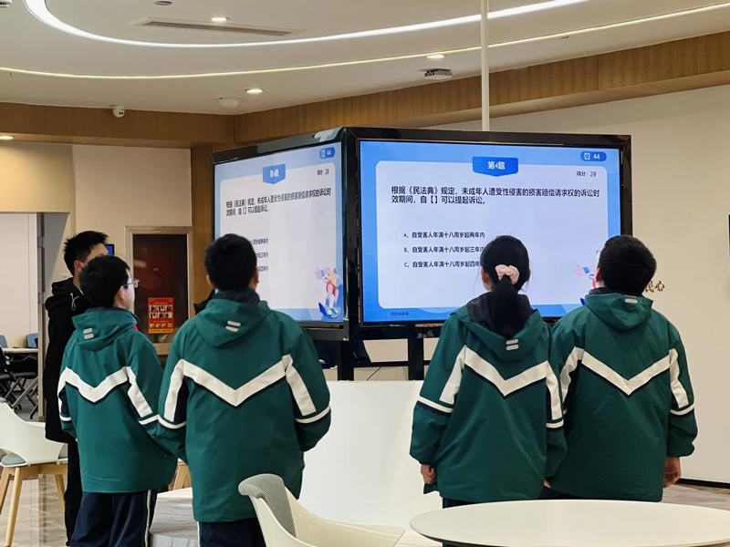 中小学生参与普法学习。青山湖科技城供图