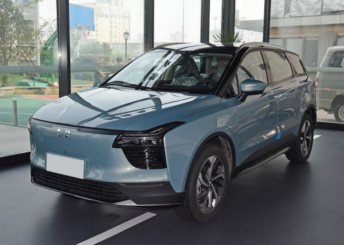 实力保驾护航！爱驰U5让春运体验更舒适