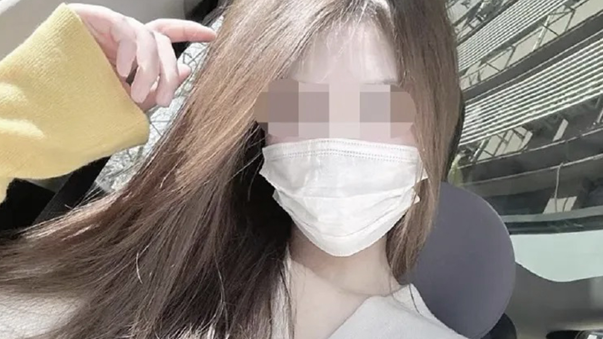 女子被丈夫持刀家暴后驾车逃跑，致扒车随行丈夫身亡，一审以故意杀人罪被判11年​