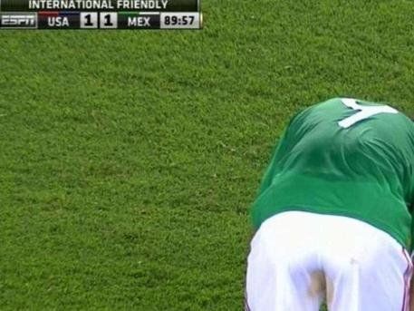墨西哥球员阿雷拉诺的重口味一幕