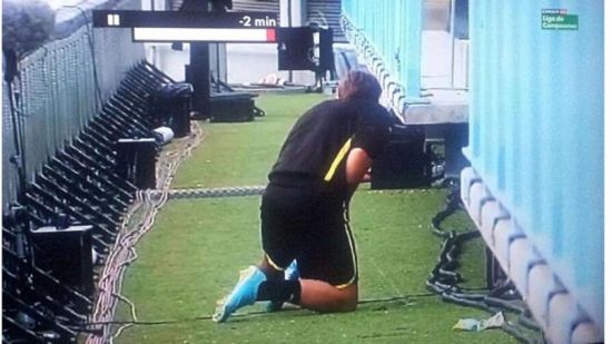 格策欧冠赛场上解决内急