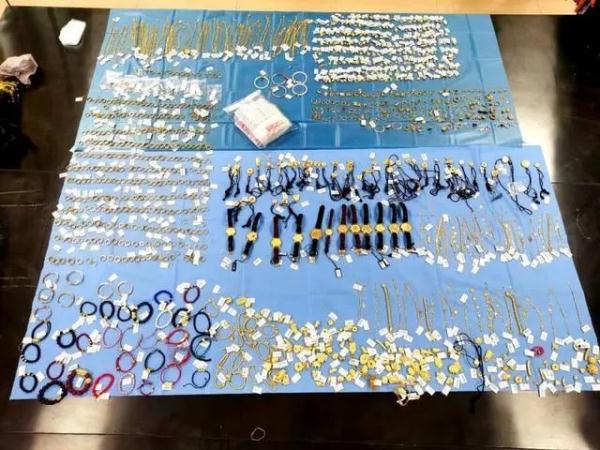 内蒙古一金店被盗案更多细节披露,300余万元黄金饰品一夜间被盗走藏匿