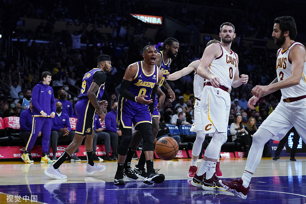 【NBA综述】詹姆斯复出湖人力克骑士；哈登迎来爆发篮网逆转步行者