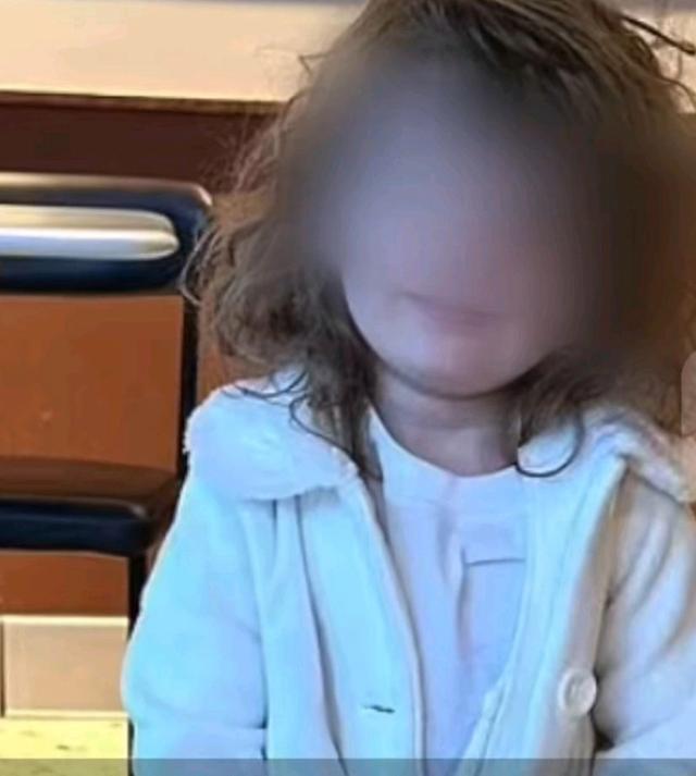 男子将2岁女儿扔车内暴晒3小时死亡：游戏成瘾下的悲剧