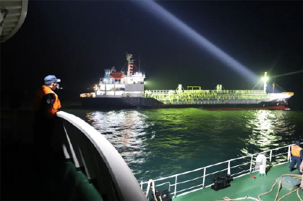 一外籍船舶违反规定抛锚,上海海警局立案调查!