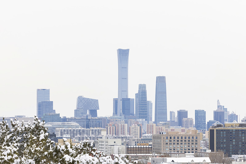 北京冬天大雪后景山公园远眺国贸CBD城市天际线图片下载