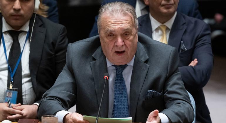 阿尔及利亚常驻联合国代表阿马尔·本贾马在安理会关于中东局势，包括巴勒斯坦问题的会议上发言。