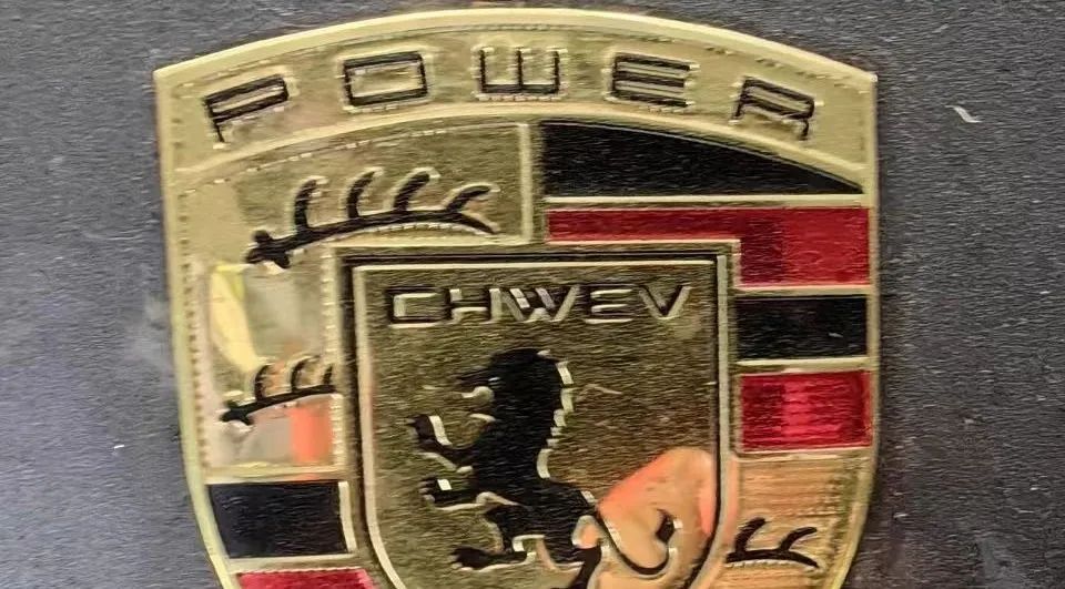 上海街头这辆“老头乐”太炸裂！“保时捷”“法拉利”合体，车主原本还打算……