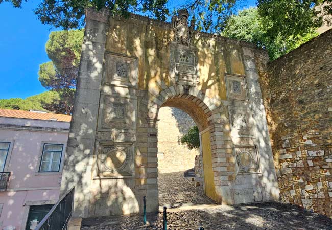 The route up to the castle Alfama