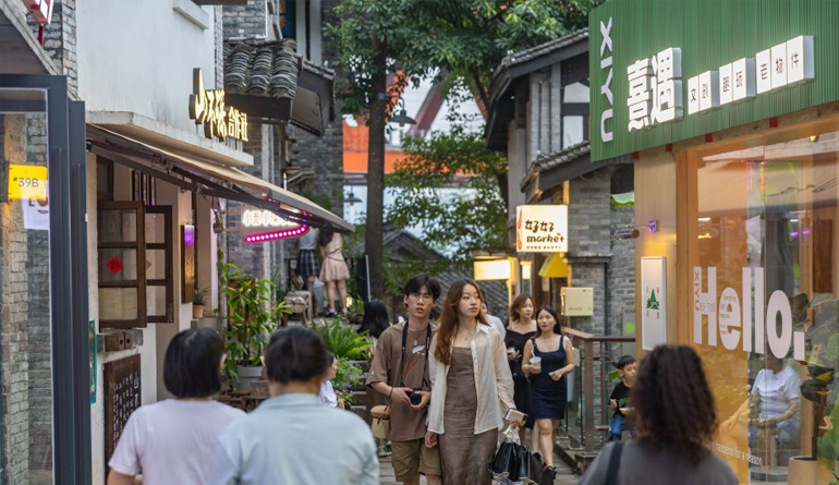 锚定现代化 改革再深化丨城市更新让百年老街“潮”起来