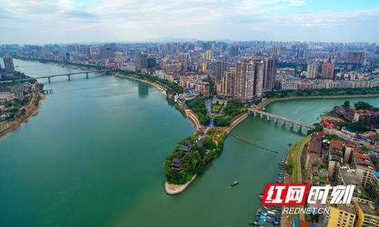 衡阳市蒸水与湘江交汇处，湘江保护实施以来，流域水质明显改善。童迪 摄