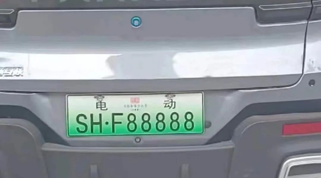 上海街头这辆“老头乐”太炸裂！“保时捷”“法拉利”合体，车主原本还打算……