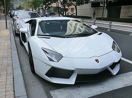 ランボルギーニを路駐