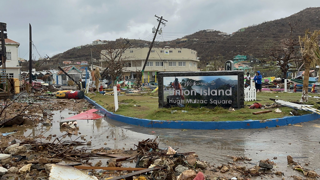 飓风贝利尔对圣文森特和格林纳达的岛屿造成了破坏。