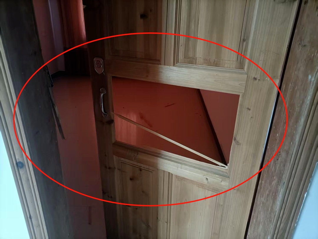 4男子入室盗窃1.6元，被刑拘！