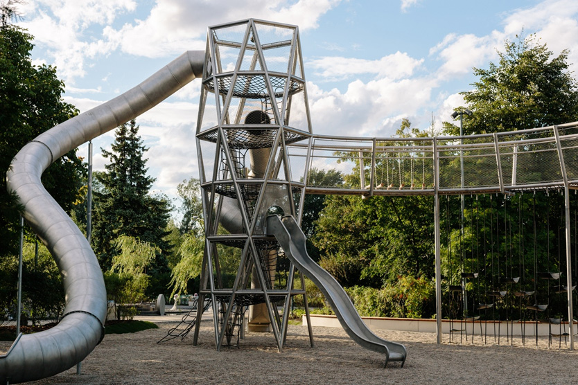 Аттракционы и развлечения в парке Горького: детская площадка Салют