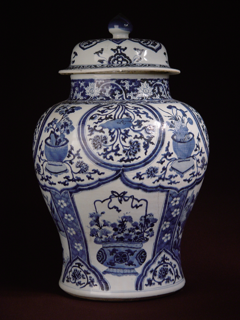 图6 碗礁一号沉船出水青花瓷器