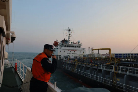 一外籍船舶违反规定抛锚,上海海警局立案调查!