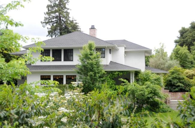 扎克伯格买11栋房子试图连成片 硅谷富豪的“大富翁”游戏