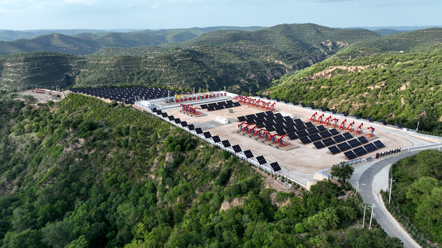 位于陇东合水县的页岩油合H9平台实现“零碳采油”。王勇辉摄