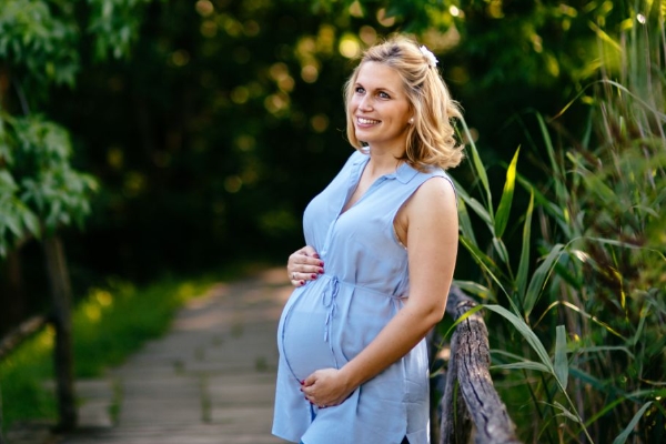 一般拍孕妇照都多少钱?孕妇写真照片100元一张贵吗?比较便宜!