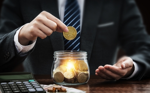 友邦传世盈佳荣耀版终身寿险(分红型)怎么样？能领多少钱？条款！