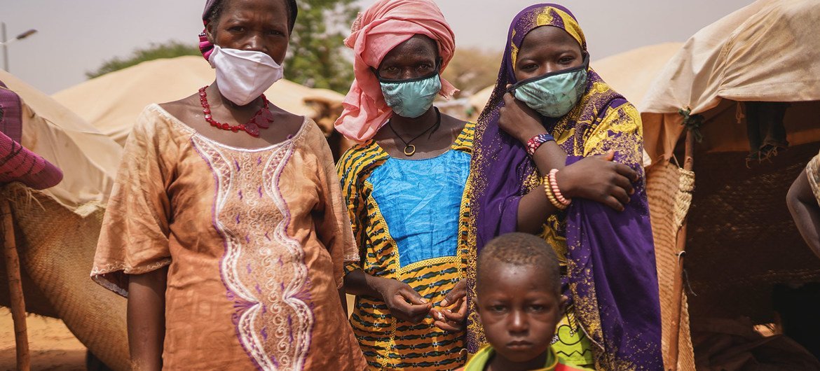 在尼日尔，非政府武装组织针对平民的袭击和军事行动正在加剧，为防控新冠疫情而采取的边境关闭和行动限制措施使得特定群体在袭击面前显得尤其脆弱。