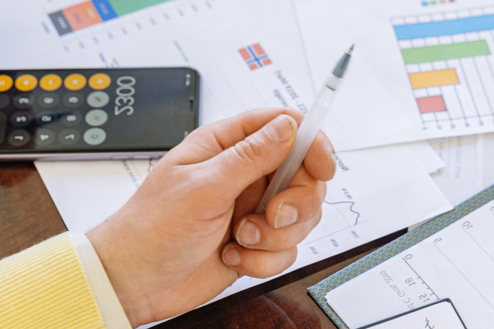 房屋续租押金顺延合同中怎么写（续租押金顺延合约怎么写）