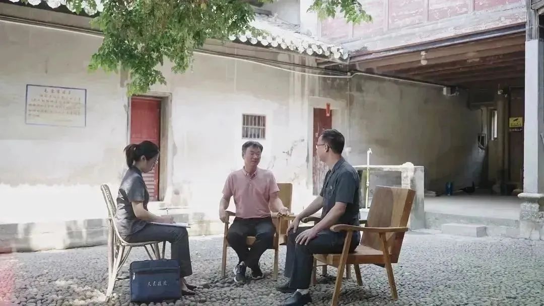 法官在光禄第走访张氏后人