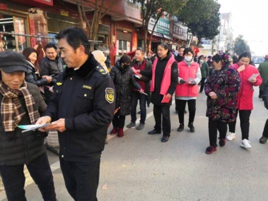 罗山县庙仙乡：法治宣传“赶大集” 送法到身边