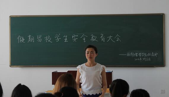 学生假期留校身亡 从图书馆返回宿舍趟过积水意外去世