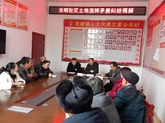 2020年1月，俄西典罗在民建镇光明社区调解土地纠纷