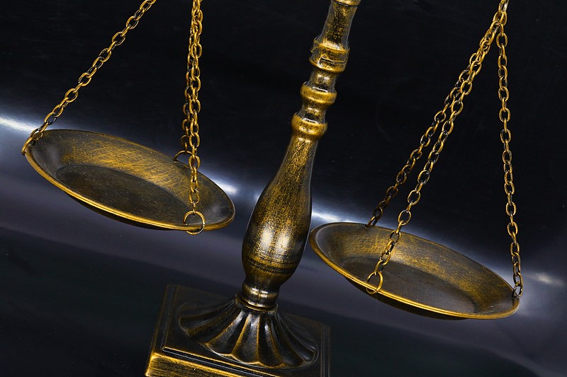 天秤象征着司法系统图片下载