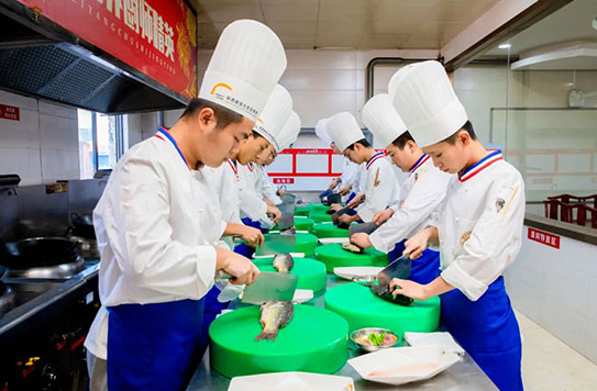 厨师职业分类排行榜 酒店后厨工种等级名称与分工种类有哪些