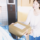 簡易郵便局の始め方 受託業務で、酒屋さんが兼業していたりしますが、

誰でも局長になれるのでしょうか？

一応、応募資格はあるようですが、誰にでもなれるように見えます。

やはり、コネでしょうか？