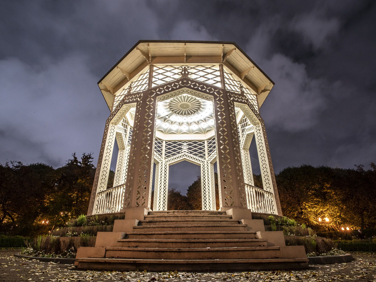 Ажурная беседка