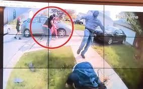 “黑命贵”大结局 拜登给6岁女孩跪了 公开承认：美国灵魂上有污点