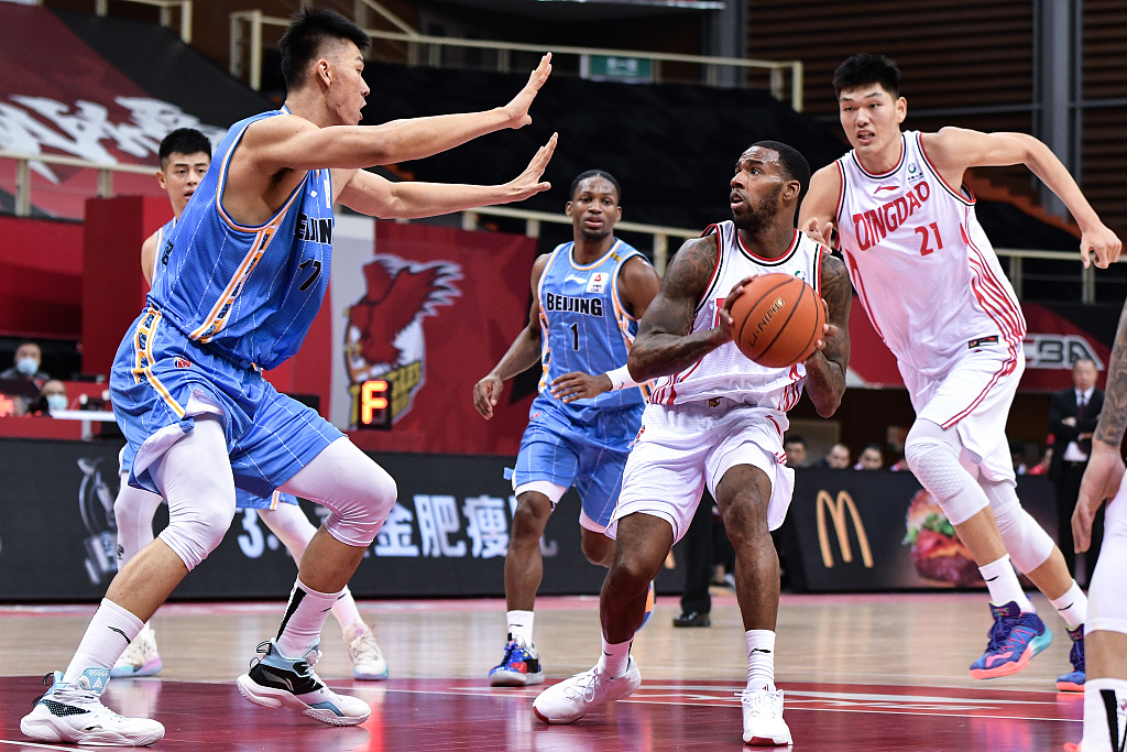 【CBA第二十轮】综述：青岛轻取北京迎四连胜；深圳险胜广州