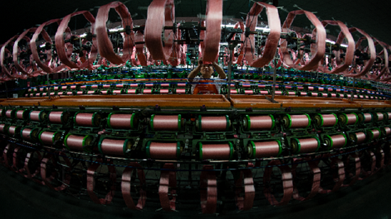  ▲苏州市一家丝绸公司。   图/新华社