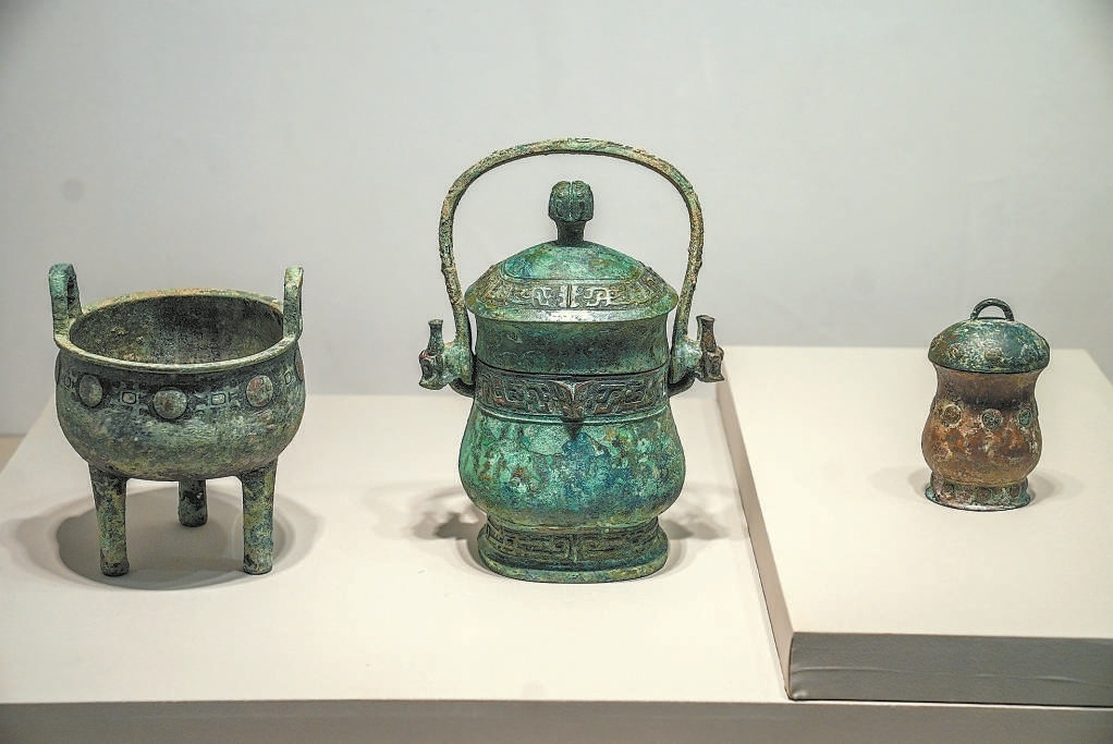 首次集中展出的三件作册奂器(作册奂鼎、作册奂卣、作册奂觯)。