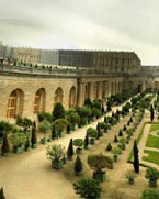 【法国】    法国政府历来重视旅游业。1910年，法国政府决定设立国家旅游局，旅游业成为法国政府最早敢于的私人经营的行业。尔后，国家又制定了《旅游宪章》及一系列旅游法规和实施细则，为旅游业各部门快速、协调发展提供了强有力地保证。