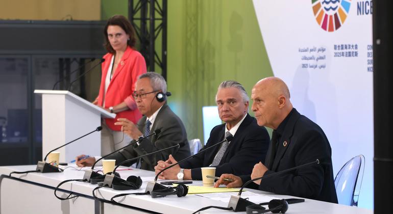 联合国第三次气候变化大会在尼斯举行的闭幕新闻发布会。