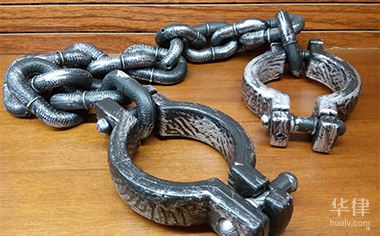 网络上公开辱骂他人构成什么罪