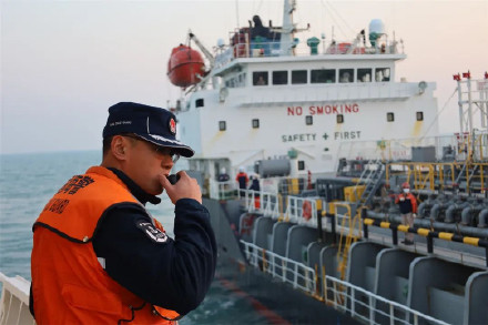 一外籍船舶违反规定抛锚,上海海警局立案调查!