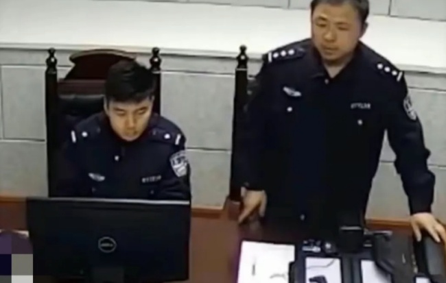 数十名女童遭隔空猥亵